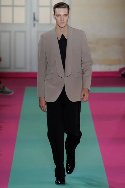 Look 29
